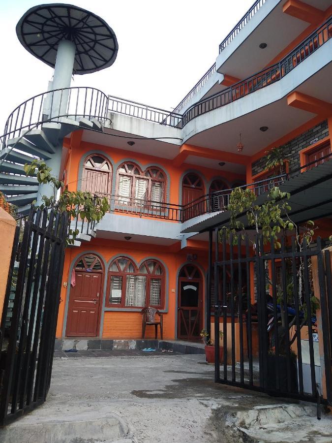 Paramount Guest House Pokhara Esterno foto